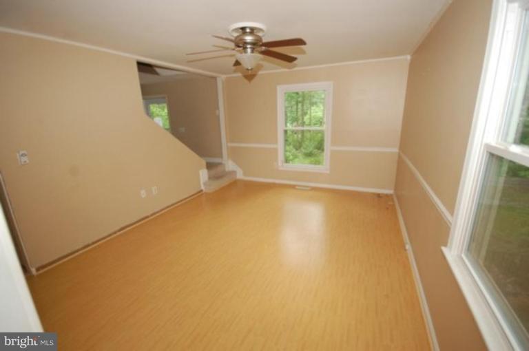 8075 Stillbrooke Road Manassas, VA 20112 - Photo 5 of 5 Living Room