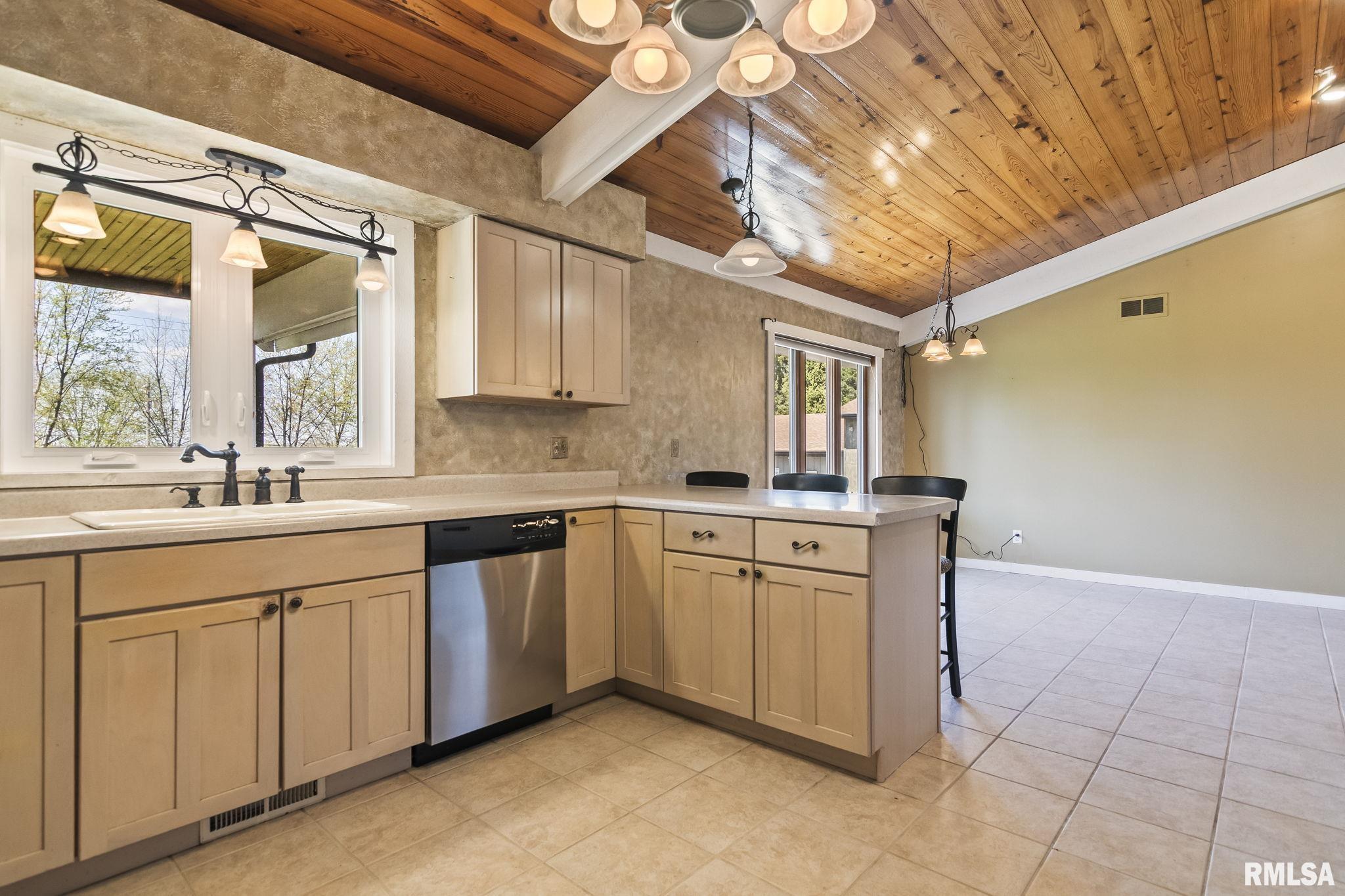 2784 Hilltop Road Springfield, IL 62712 - Photo 20 of 67