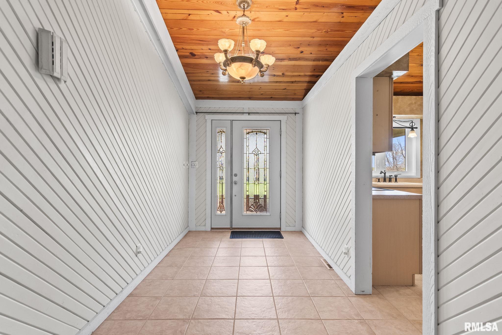 2784 Hilltop Road Springfield, IL 62712 - Photo 9 of 67