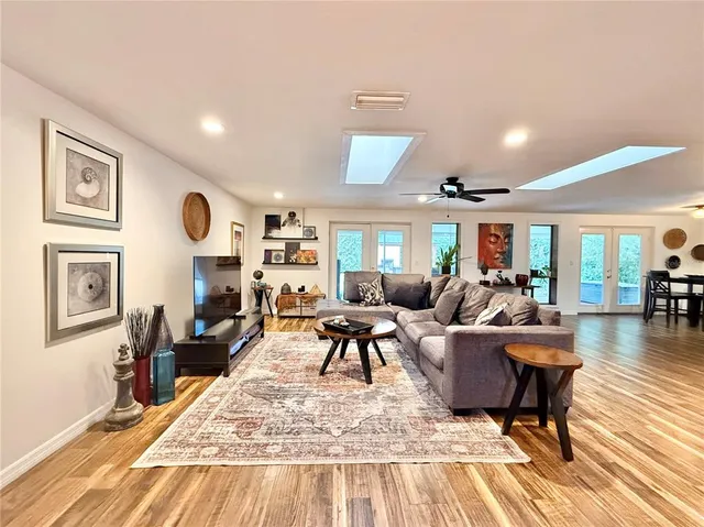 $470,000 | 1004 Lake Charles Circle, Lutz, FL 33548