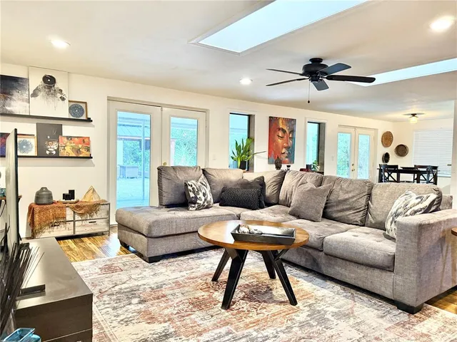 $470,000 | 1004 Lake Charles Circle, Lutz, FL 33548