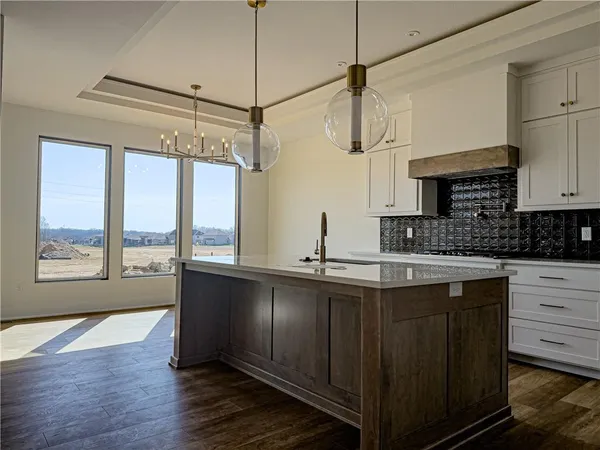 $779,900 | 10787 Genesis Drive, Parkville, MO 64152