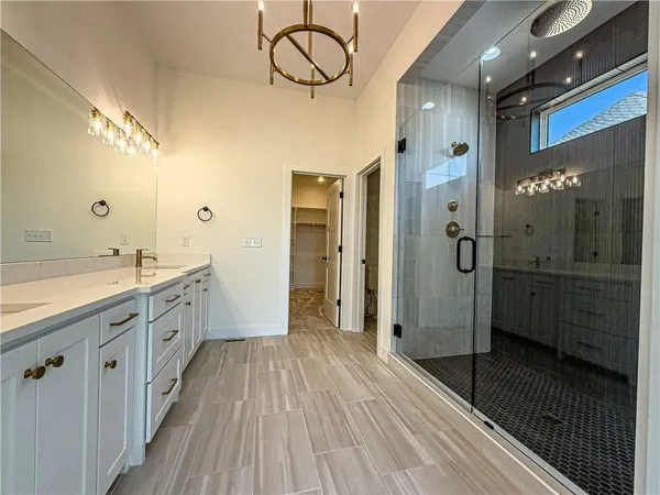 $779,900 | 10787 Genesis Drive, Parkville, MO 64152