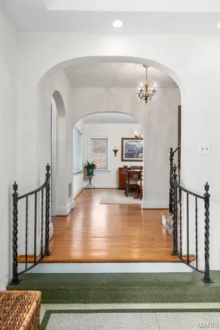 $2,800 | 440 North Hanley Road, University City, MO 63130