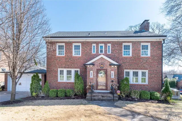 $2,800 | 440 North Hanley Road, University City, MO 63130