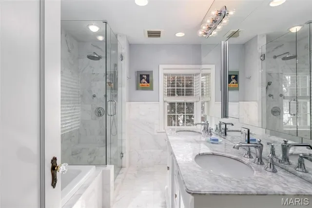 $2,800 | 440 North Hanley Road, University City, MO 63130