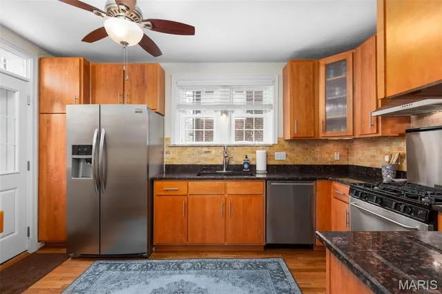 $2,800 | 440 North Hanley Road, University City, MO 63130