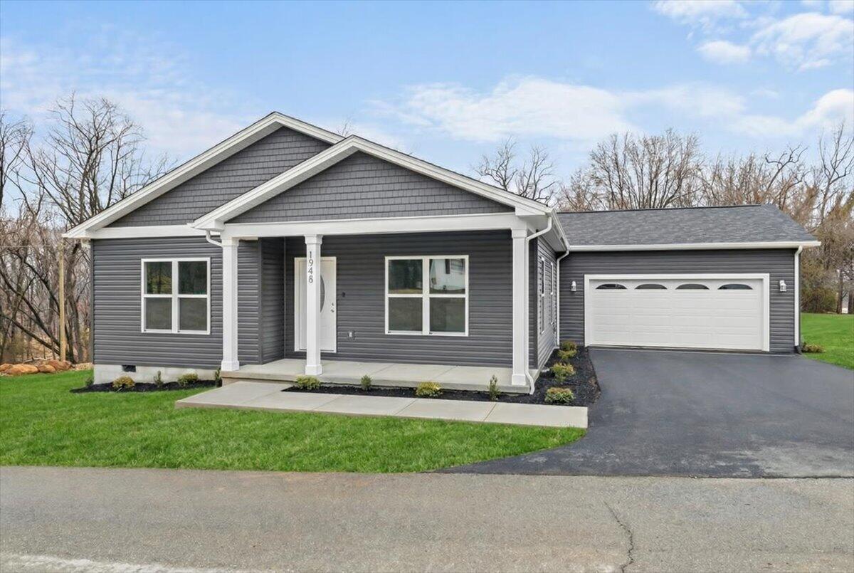 1948 Redwood Road Southeast Roanoke, VA 24014 - Photo 2 of 36 02-1948 Redwood Rd SE 02