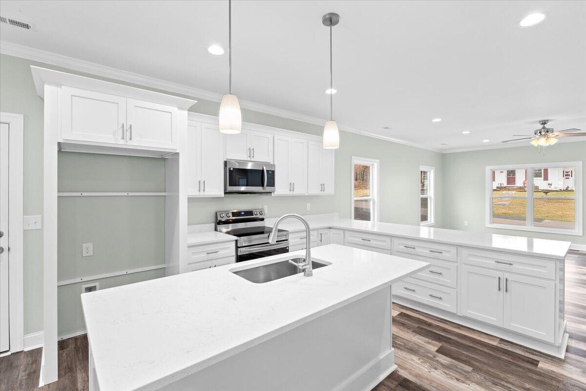 1948 Redwood Road Southeast Roanoke, VA 24014 - Photo 4 of 36 18-1948 Redwood Rd SE 18