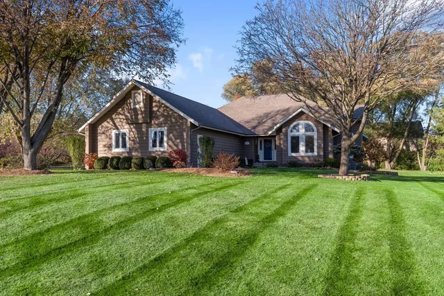 $599,900 | 6112 Misty Pine Court, Crystal Lake, IL 60012