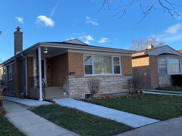 $3,900 | 6078 North Troy Street, Chicago, IL 60659