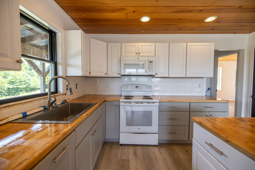 92 5 Corners Road New Sharon, ME 04955 - Photo 39 of 57 HY3A9784