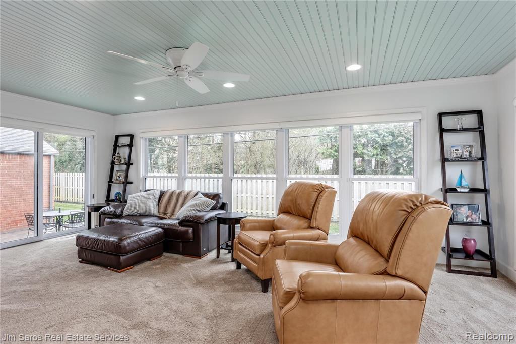 61 Colonial Road Grosse Pointe Shores, MI 48236 - Photo 12 of 47
