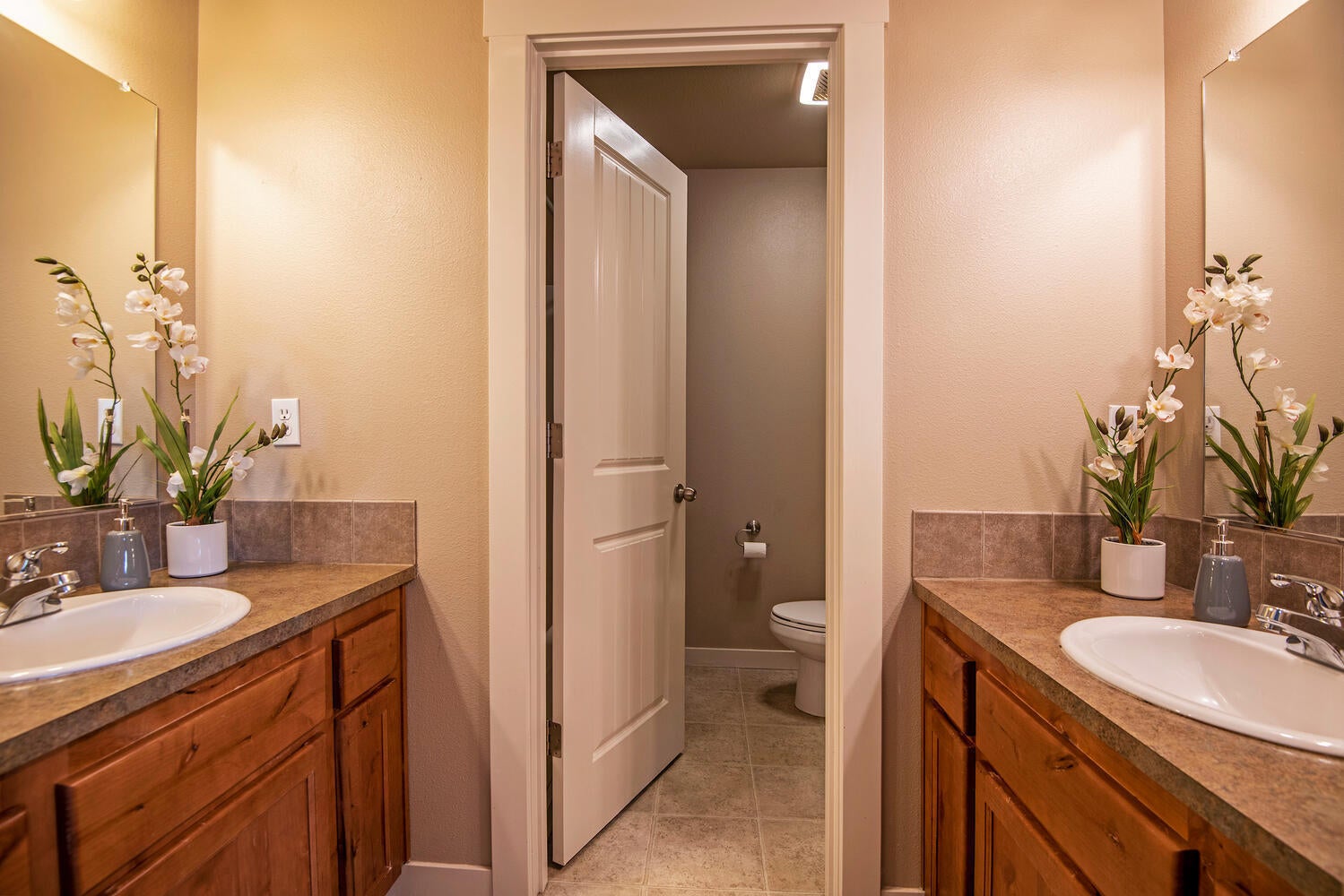 63225 Boyd Acres Road Bend, OR 97701 - Photo 17 of 22 2nd Full Bathroom