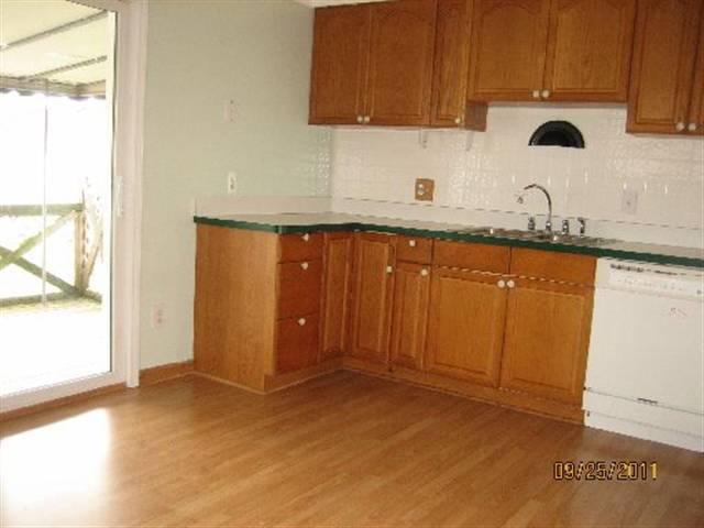 15086 Stephens Road Eastpointe, MI 48021 - Photo 5 of 7 31076087-4.JPG