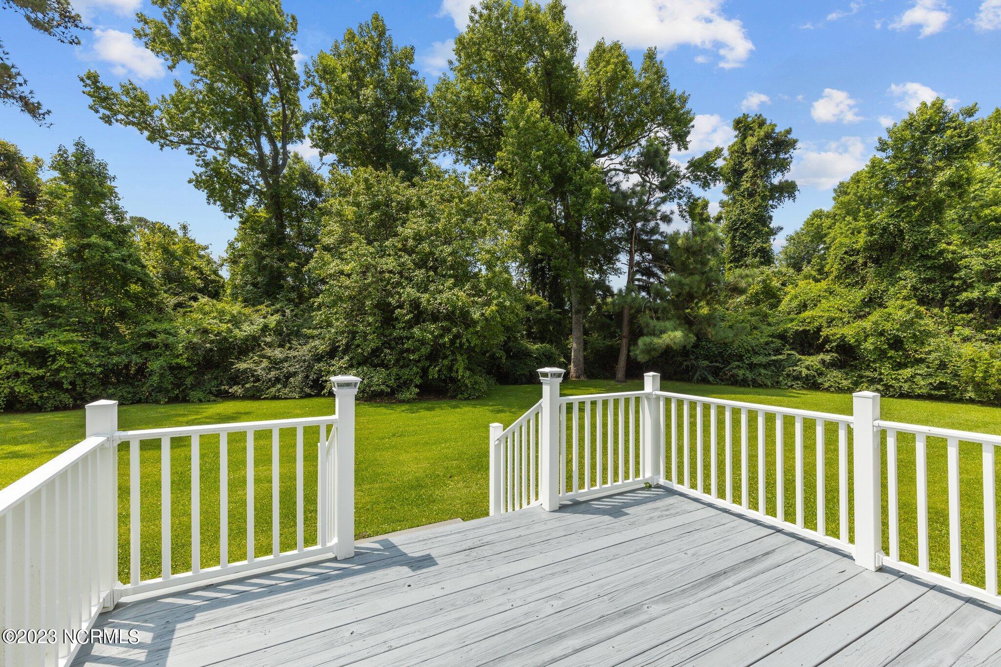 135 Oak Road Beaufort, NC 28516 - Photo 10 of 28 11 Back Deck