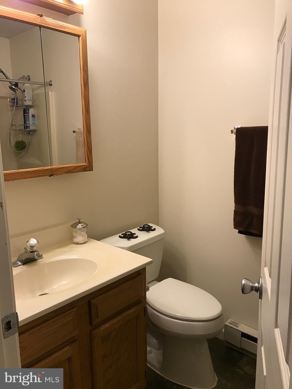 955 Weavertown Road Lebanon, PA 17046 - Photo 14 of 17 Full bathroom