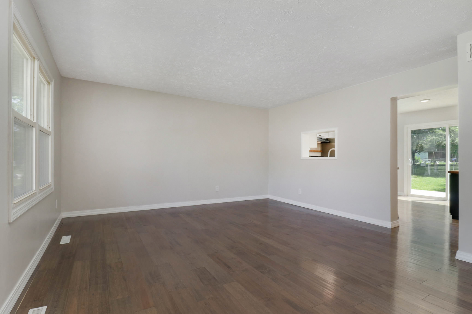 1407 Ridgeport Avenue Bloomington, IL 61704 - Photo 2 of 41