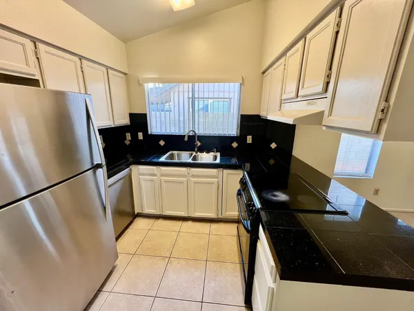 $1,495 | 953 West Emelita Circle, Mesa, AZ 85210