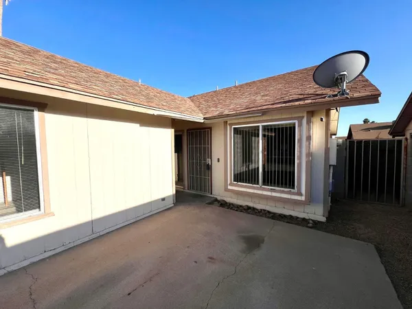 $1,495 | 953 West Emelita Circle, Mesa, AZ 85210