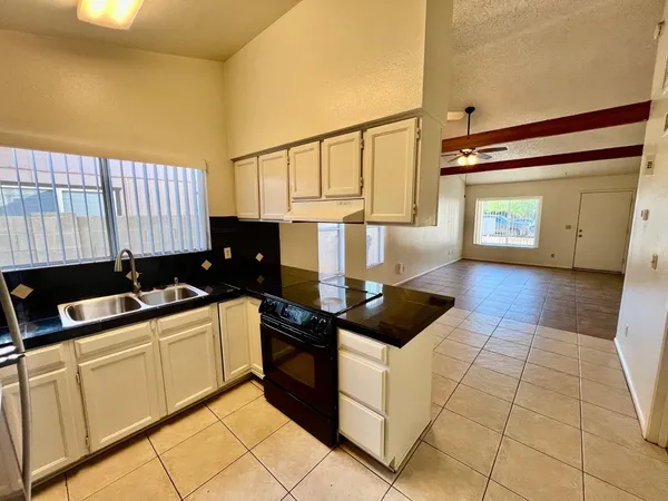 $1,495 | 953 West Emelita Circle, Mesa, AZ 85210