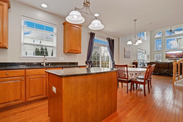 5961 Chatham Drive Hoffman Estates, IL 60192 - Photo 12 of 39