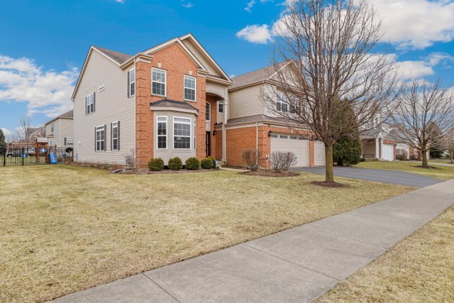 5961 Chatham Drive Hoffman Estates, IL 60192 - Photo 2 of 39