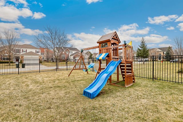 5961 Chatham Drive Hoffman Estates, IL 60192 - Photo 38 of 39