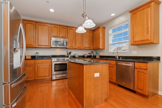 5961 Chatham Drive Hoffman Estates, IL 60192 - Photo 9 of 39