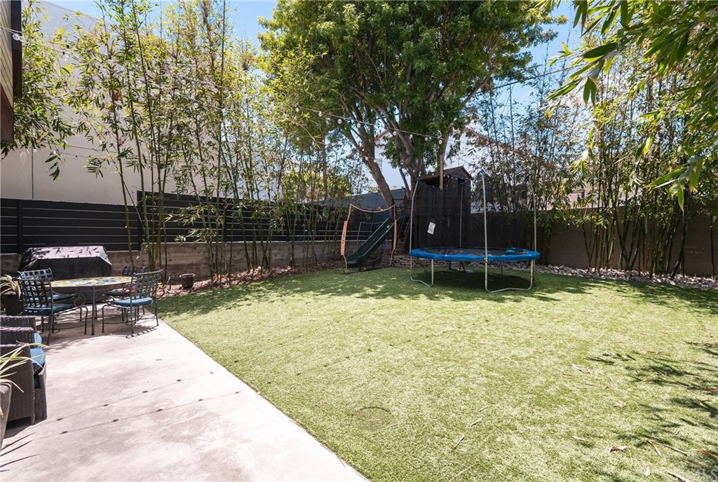 1149 Pine Avenue Manhattan Beach, CA 90266 - Photo 18 of 48 a backyard of a house with lots of green space