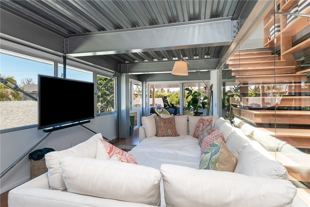 1149 Pine Avenue Manhattan Beach, CA 90266 - Photo 25 of 48 a living room with furniture and a flat screen tv