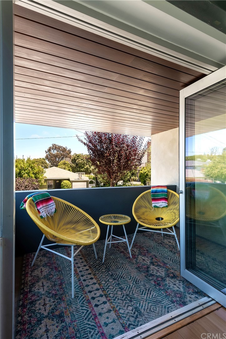 1149 Pine Avenue Manhattan Beach, CA 90266 - Photo 28 of 48 a view of a outdoor seating area