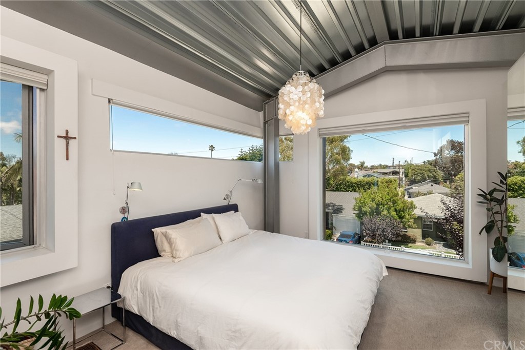 1149 Pine Avenue Manhattan Beach, CA 90266 - Photo 33 of 48 a bed sitting in a bedroom next to a window