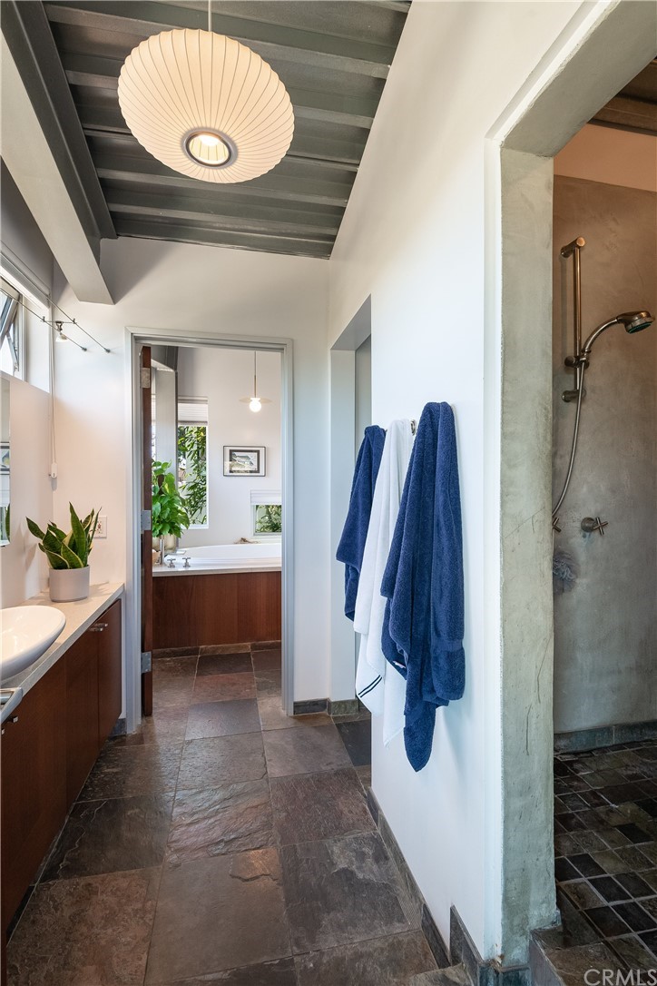 1149 Pine Avenue Manhattan Beach, CA 90266 - Photo 35 of 48 a view of entryway and hall