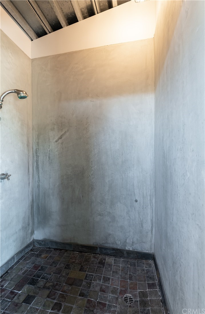 1149 Pine Avenue Manhattan Beach, CA 90266 - Photo 36 of 48 a view of a small space