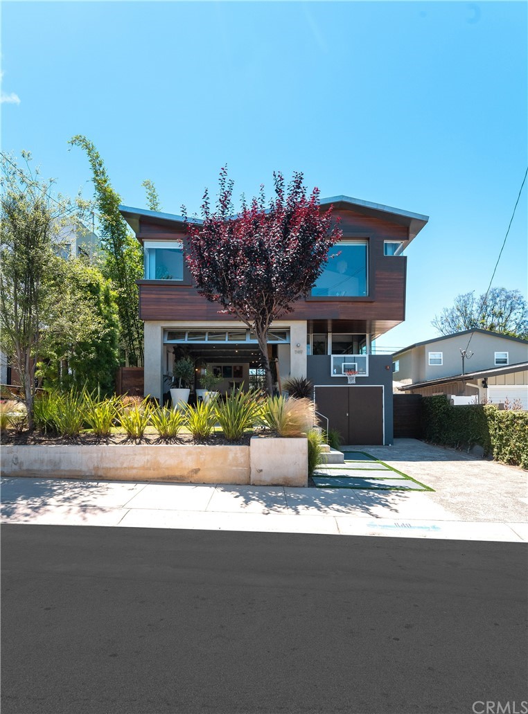 1149 Pine Avenue Manhattan Beach, CA 90266 - Photo 4 of 48 a view of house with outdoor space and sitting area