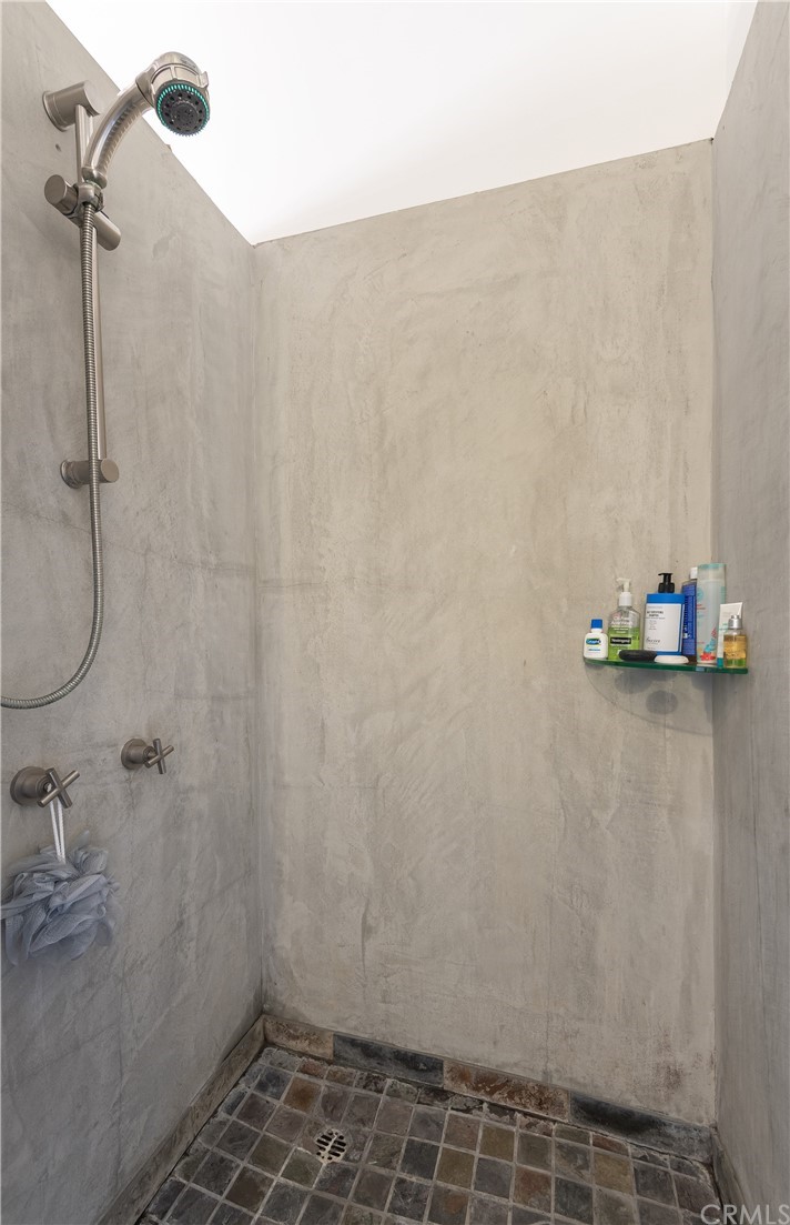 1149 Pine Avenue Manhattan Beach, CA 90266 - Photo 45 of 48 a bathroom with a shower