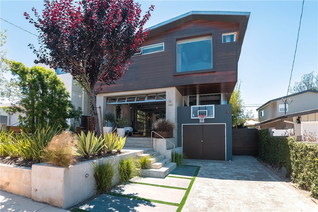 1149 Pine Avenue Manhattan Beach, CA 90266 - Photo 7 of 48 a front view of a house with a yard