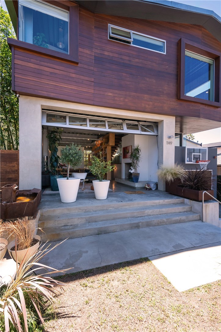 1149 Pine Avenue Manhattan Beach, CA 90266 - Photo 8 of 48 a view of a backyard with sitting area