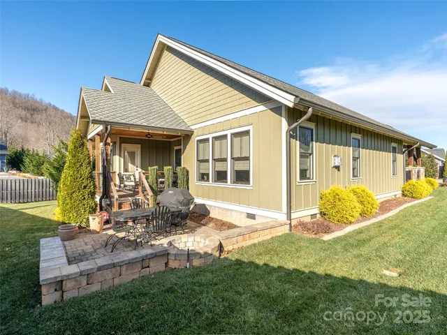 $800,000 | 6 Starwood Valley Trail, Arden, NC 28704