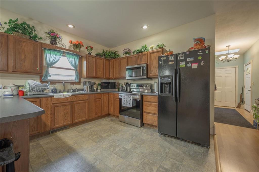 1619 East Maple Street Columbus, KS 66725 - Photo 10 of 15