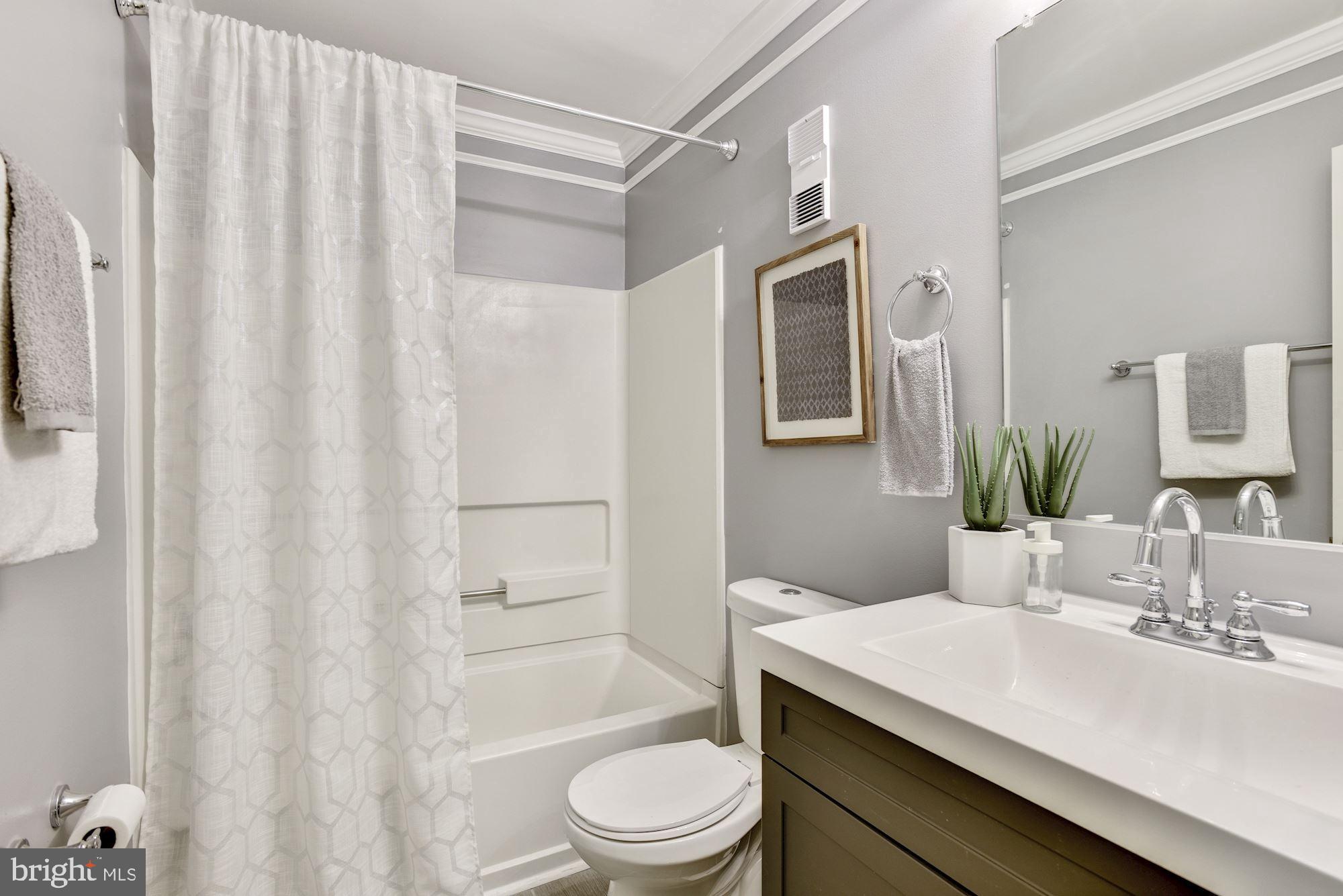 20 Andrew Place, Unit R125 Baltimore, MD 21201 - Photo 19 of 22 Full Bath
