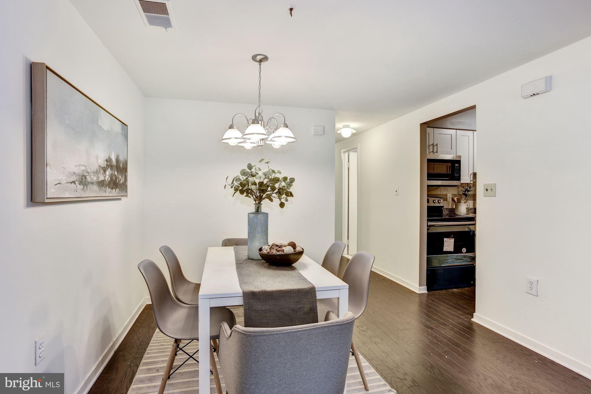20 Andrew Place, Unit R125 Baltimore, MD 21201 - Photo 8 of 22 Dining Room