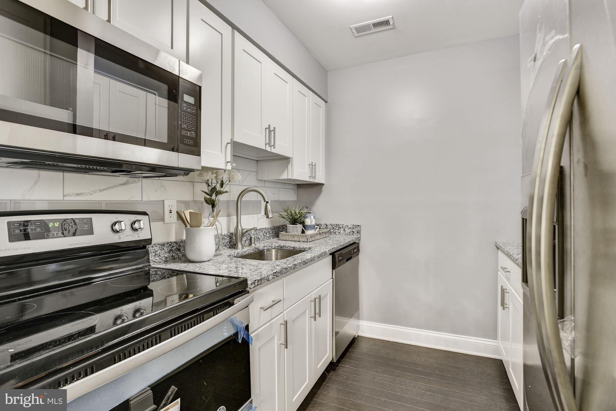 20 Andrew Place, Unit R125 Baltimore, MD 21201 - Photo 9 of 22 Kitchen