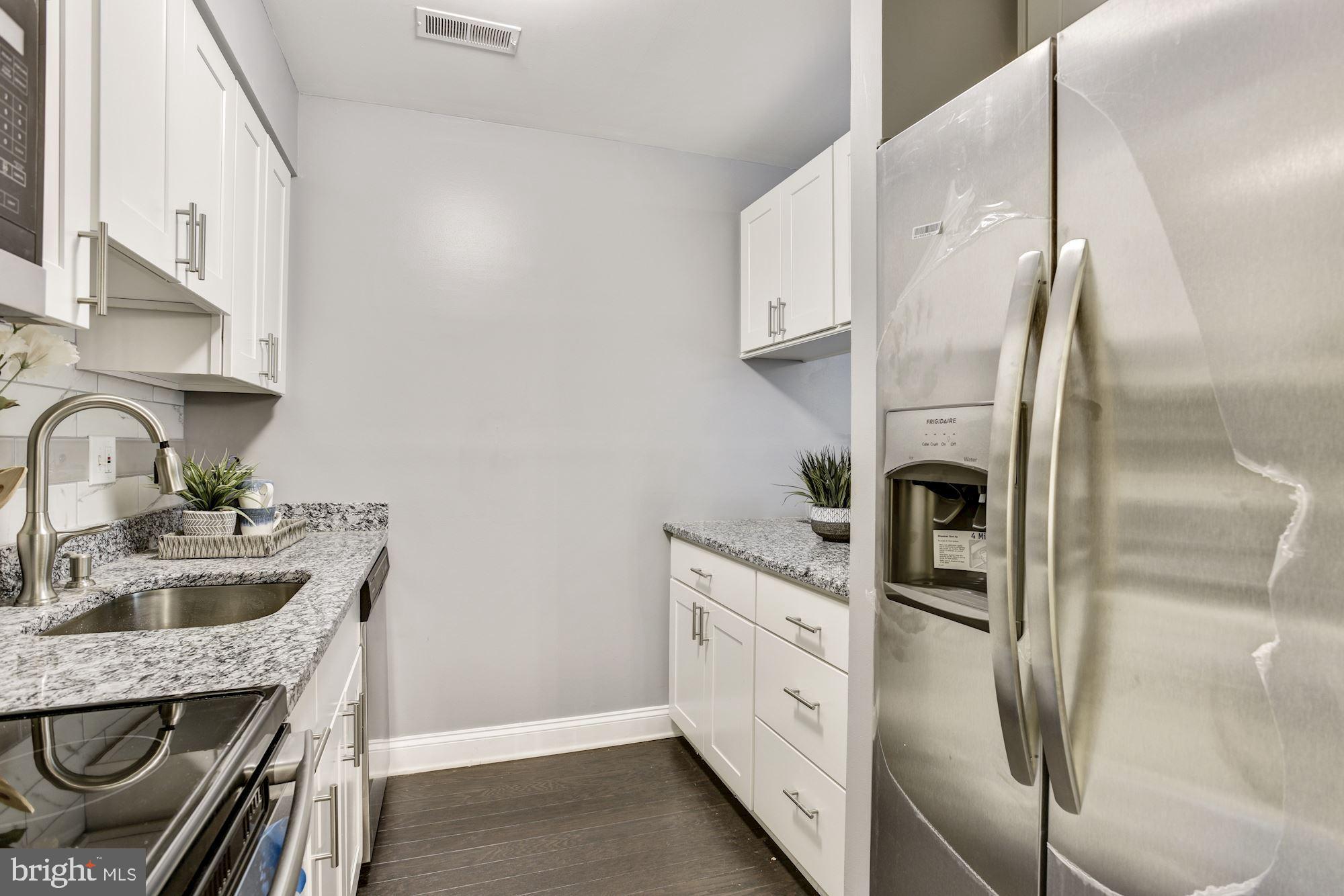 20 Andrew Place, Unit R125 Baltimore, MD 21201 - Photo 10 of 22 Kitchen