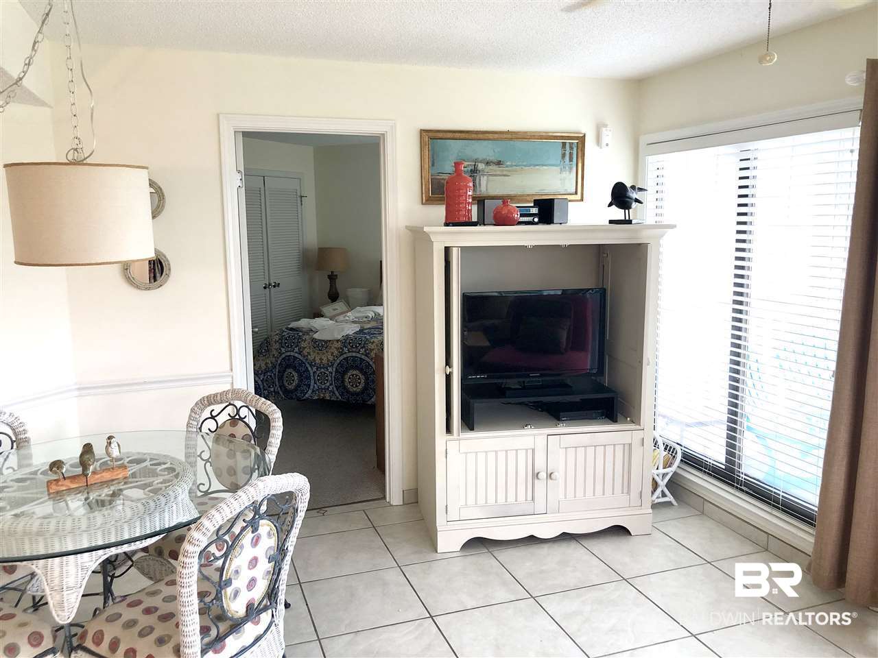 497 Plantation Road, Unit 1244 Gulf Shores, AL 36542 - Photo 14 of 50 Dining/Living Area