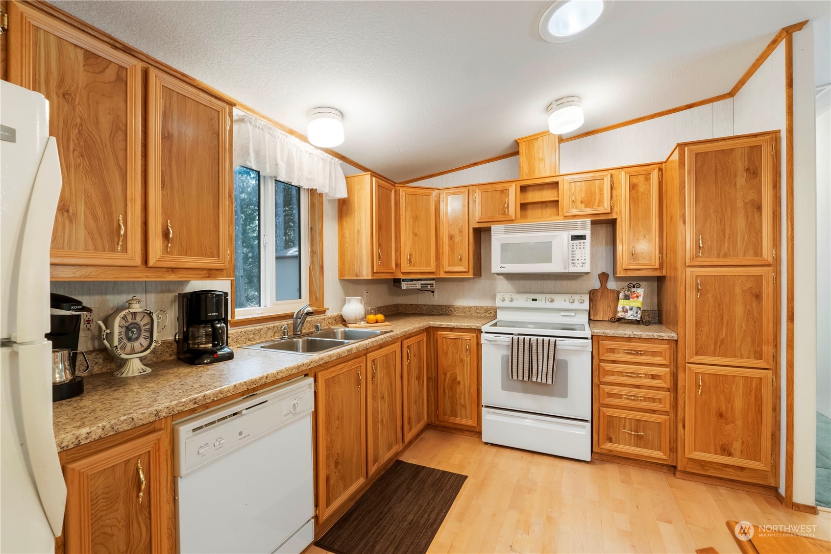 730 East Phillips Lake Loop Road Shelton, WA 98584 - Photo 6 of 28 Gallery Image 6