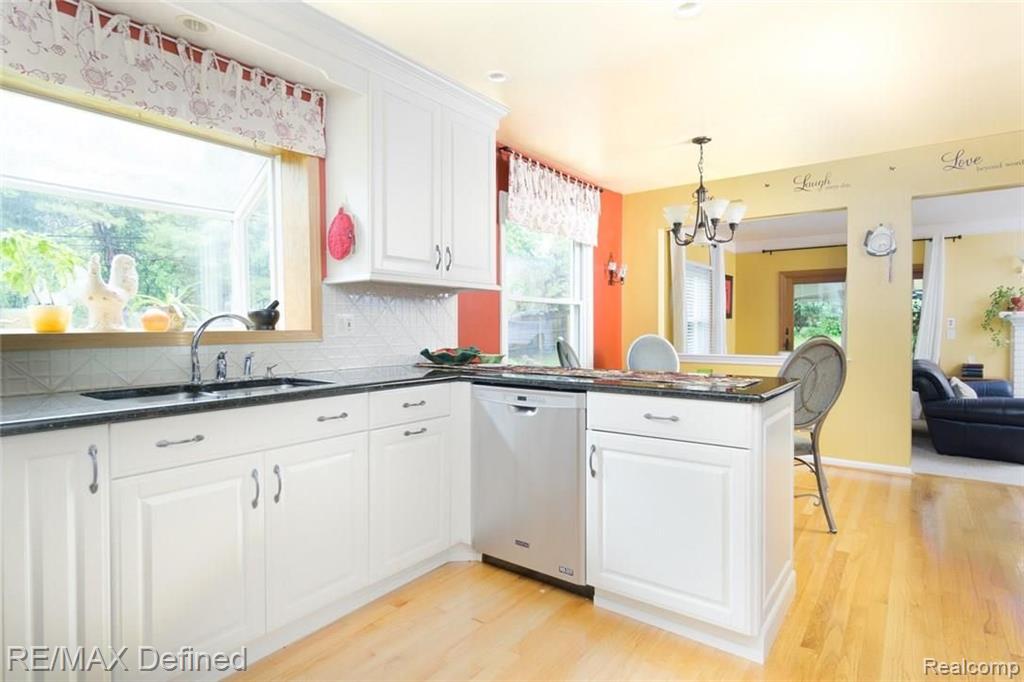 1645 Yale Court Rochester Hills, MI 48309 - Photo 11 of 38