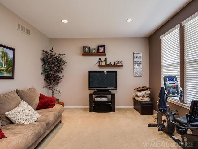 47452 Gloede Road Macomb, MI 48044 - Photo 20 of 24