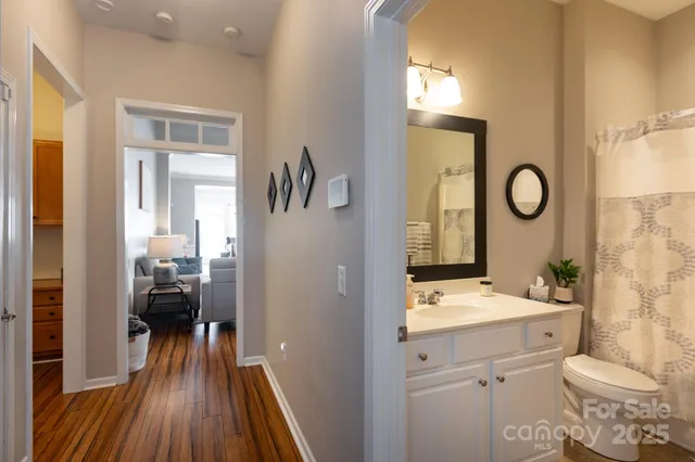 a en suite bathroom with a double vanity sink and a mirror